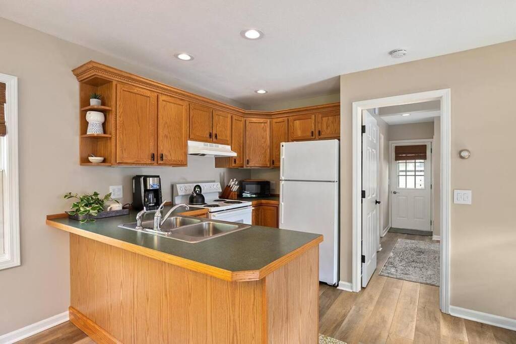 2Min Walk Downtown-Pet Friendly-Offstreet Parking Villa Saugatuck Exterior photo